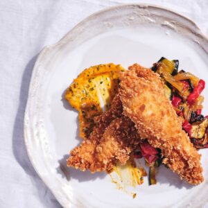 Suprême de volaille cuite à basse température, légumes de saison et jus corsé