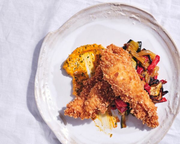 Suprême de volaille cuite à basse température, légumes de saison et jus corsé